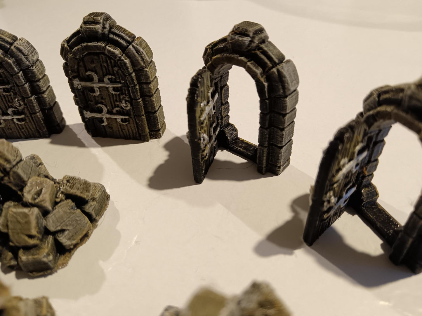Kit Éboulis et Portes pour Plateau 3D HeroQuest – 6 Petits + 2 Grands Éboulis + 5 Portes – Impression 3D Peinte à la Main Fabriqué en France - 3Dpaint Game